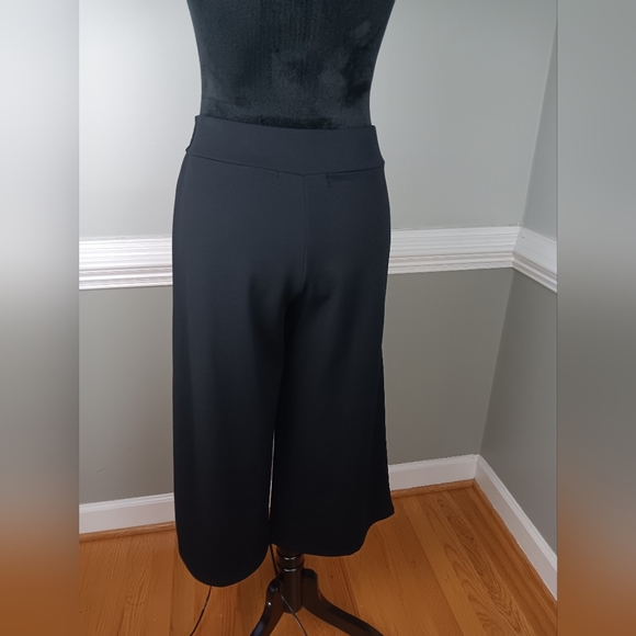 Full Circle Trends, below the knee pants - Picture 6 of 8